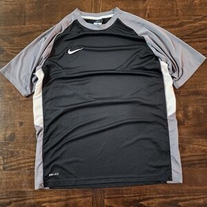 Nike Men's Black and Gray Short Sleeve Tee